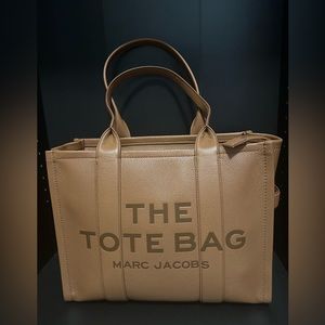 New large Marc Jacobs tote color Argan oil !!